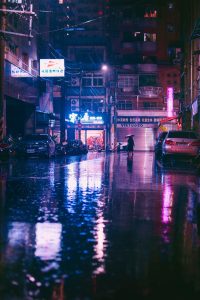 69视频推荐都市犯罪题材剧集封面，城市夜景霓虹灯光紧张氛围